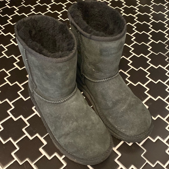 Black UGG boots size 4! - Picture 1 of 4